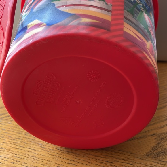 Universal Studios Hollywood Super Nintendo World Container - Picture 4 of 4